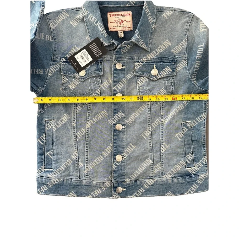 NWT True Religion‎ Women Light Wash Blue Allover Logo Trucker Jacket Sz Large